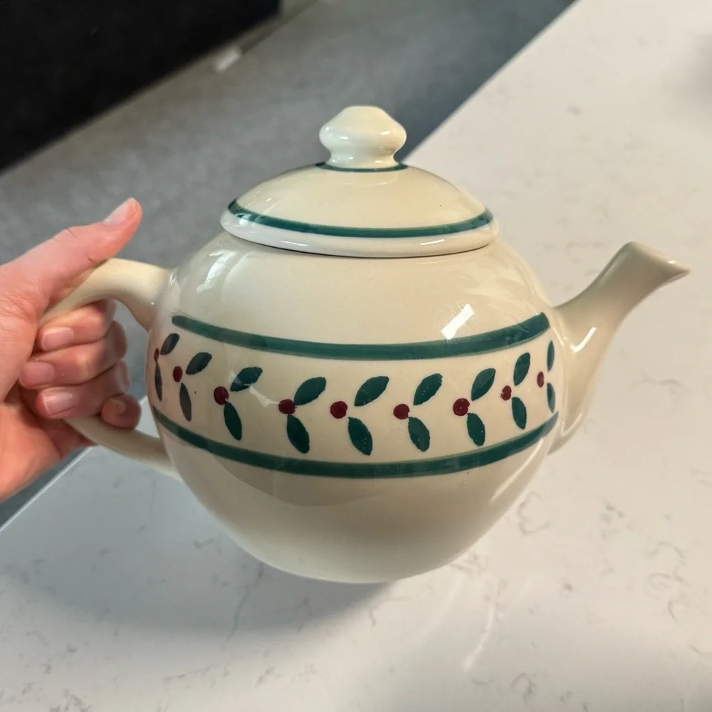 VTG Hartstone Cream Large Teapot Christmas Holly Ivy Berry 1989‎ Signed 90s
